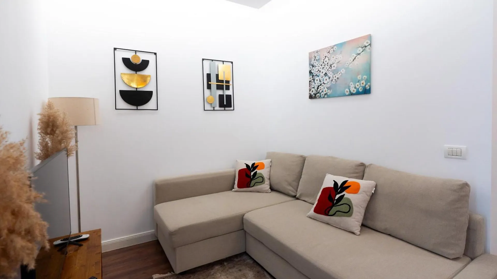 Apartment Soni Exclusive Studio Plaza With Private Parking & Self Check-In Bucharest