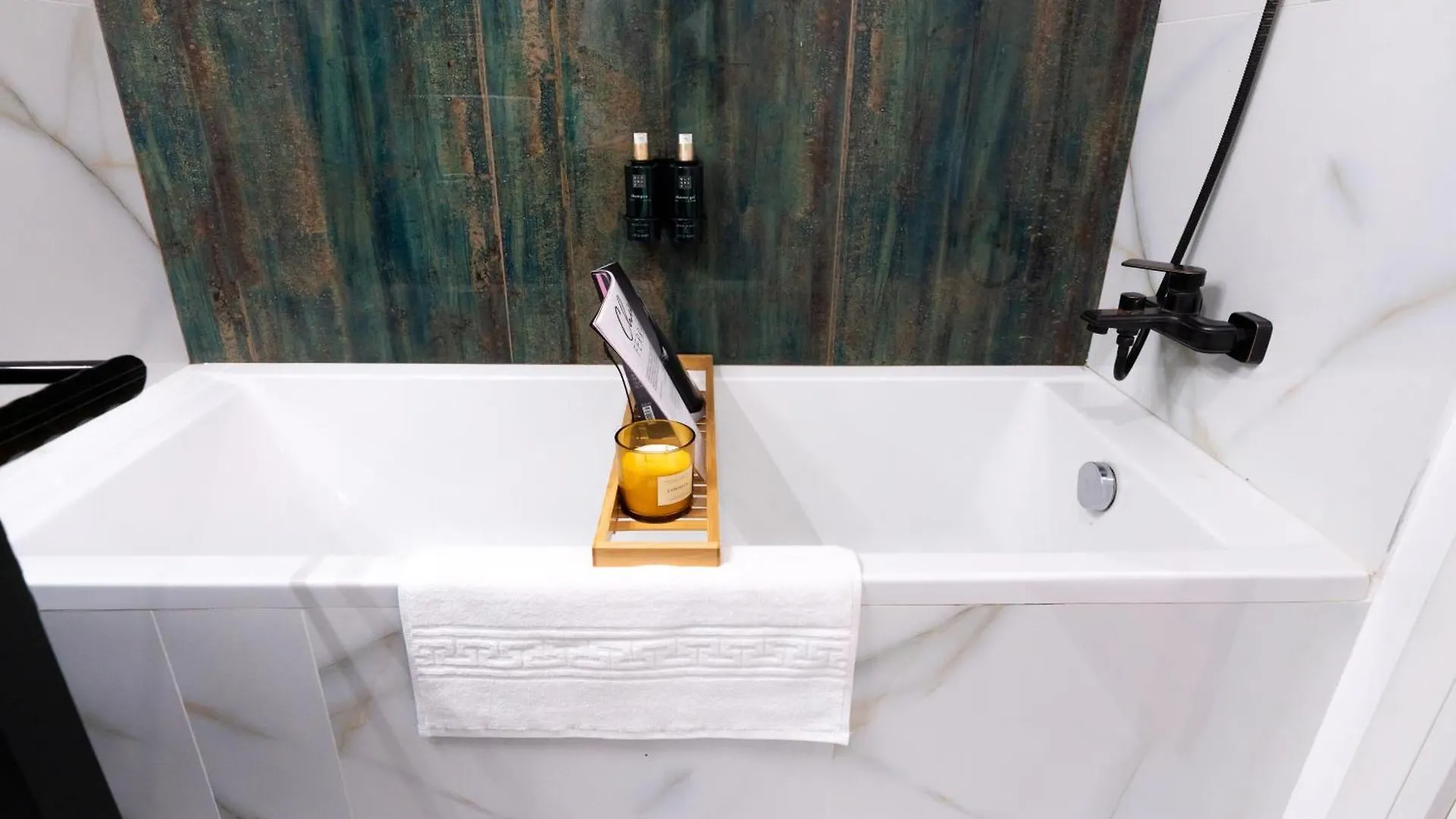 Soni Exclusive Studio Plaza With Private Parking & Self Check-In Bucharest Apartment